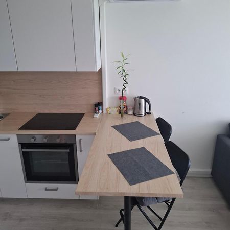 New Air-Conditioned Apartment 5 Minutes By Walk From The Airport With Free Garage Parking Bratislava Exterior foto
