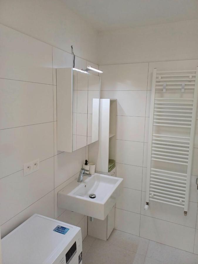 New Air-Conditioned Apartment 5 Minutes By Walk From The Airport With Free Garage Parking Bratislava Exterior foto