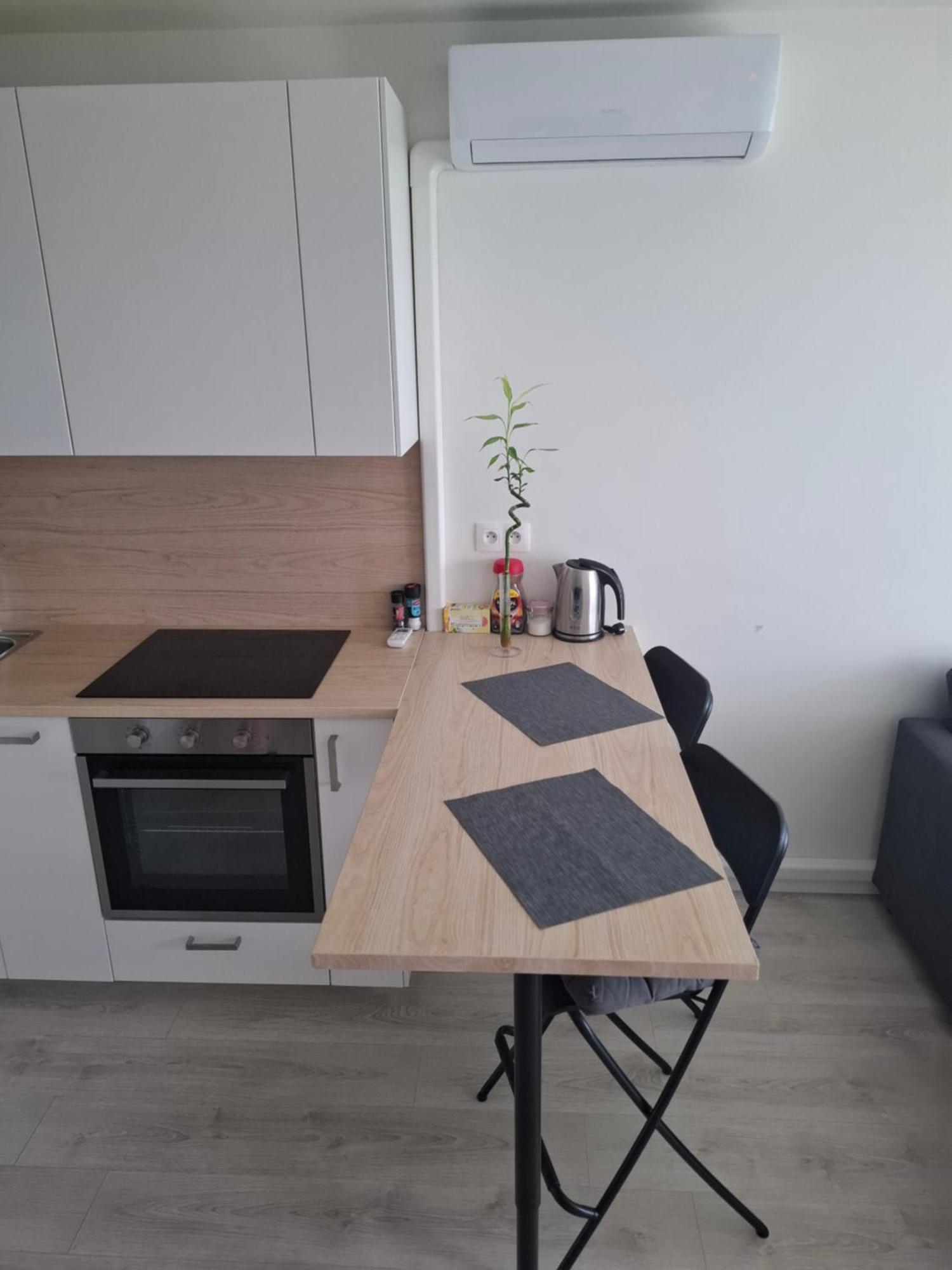 New Air-Conditioned Apartment 5 Minutes By Walk From The Airport With Free Garage Parking Bratislava Exterior foto